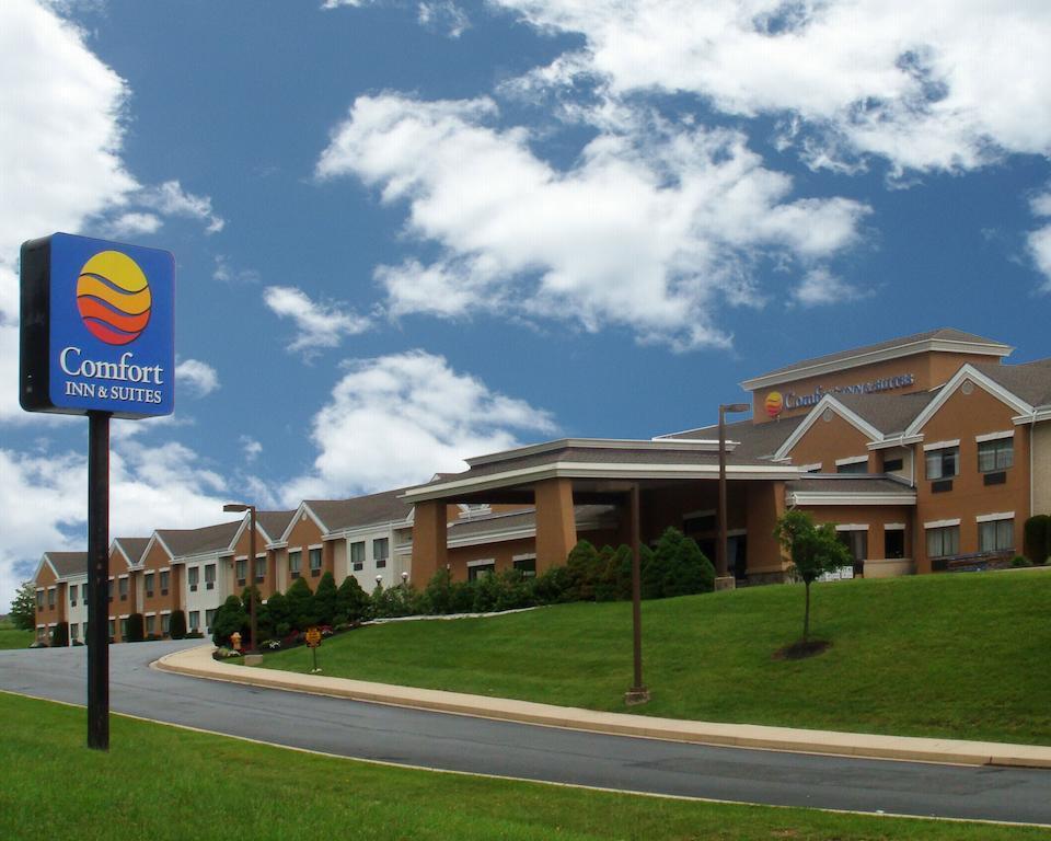 Comfort Inn And Suites North East Exterior photo